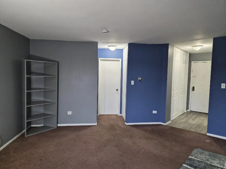 Building Photo - 1500 Robin Cir