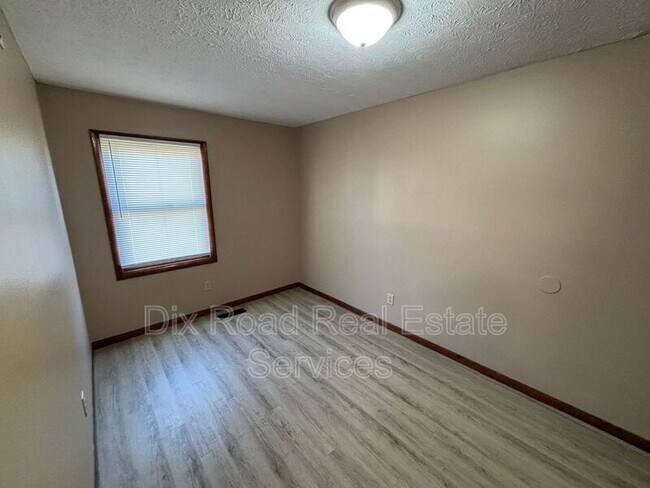 Building Photo - 601 Leo Dr