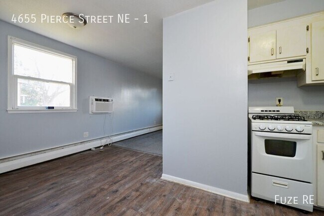 Building Photo - 4655 Pierce St NE
