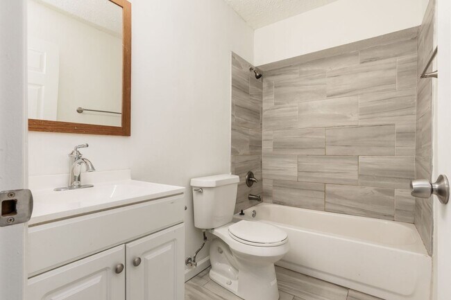 Building Photo - 1109-1111-1111 Franklin Ave