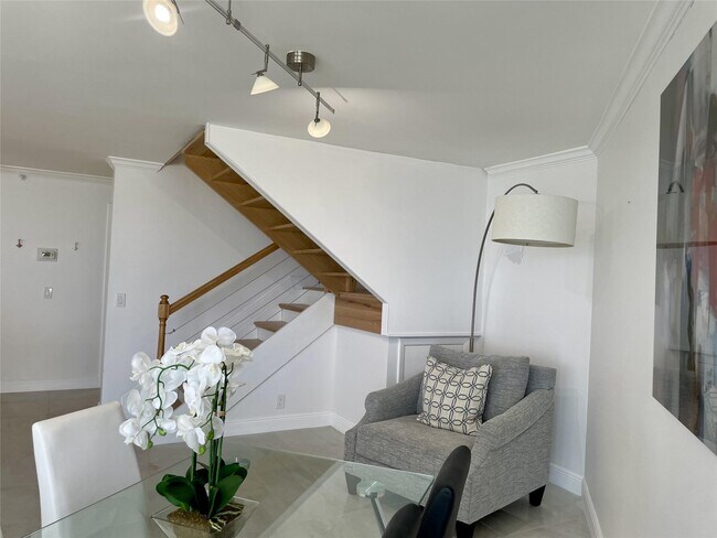 Building Photo - 2575 S Ocean Blvd