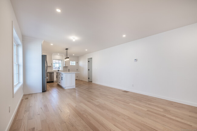 Building Photo - 330 Pleasantview Ave