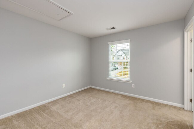 Building Photo - Spacious Home in Williamsburg - WASHINGTON RIDGE