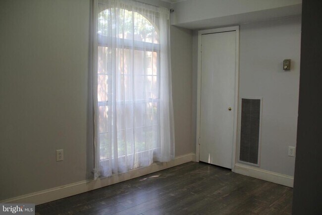 Building Photo - 3360 Woodburn Rd