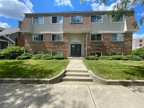 Building Photo - Manor
