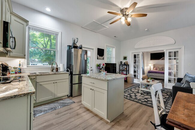 Building Photo - A rare estate-style rental in Thoroughgood