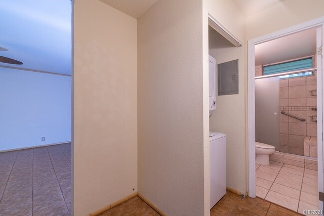 Building Photo - Pet Friendly 2-Bedroom, 1-Bath, 2-Parking ...