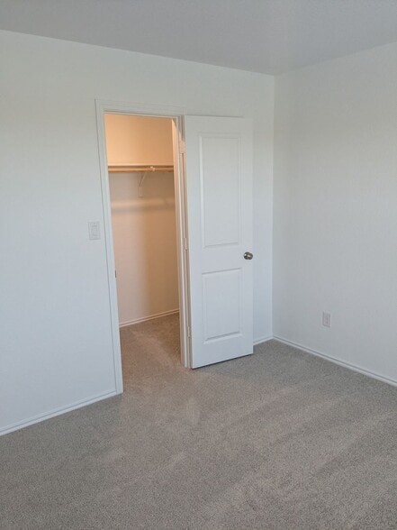 Building Photo - 400 Park Ave