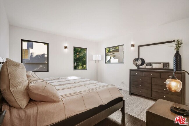 Building Photo - 3601 Dixie Canyon Ave