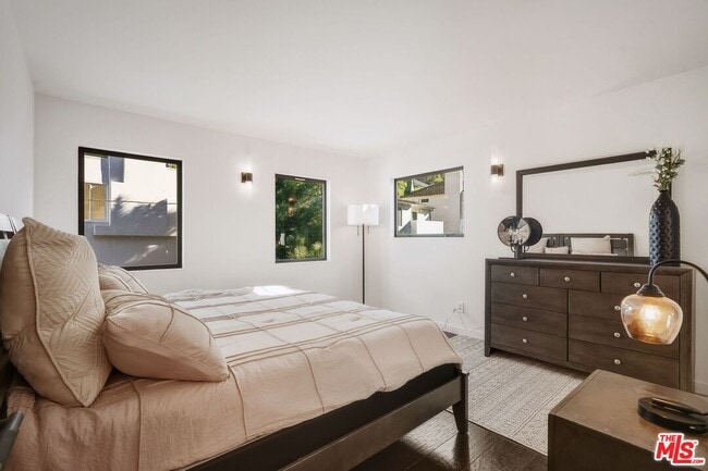 Building Photo - 3601 Dixie Canyon Pl