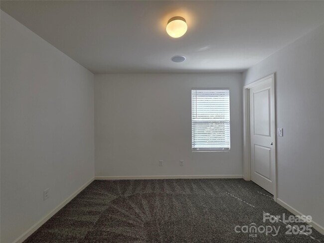 Building Photo - 150 Pin Oak Ct