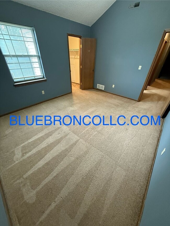 Building Photo - This one will go fast, marvelous 3 bedroom...