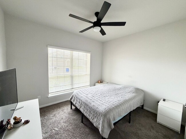 Building Photo - Spacious 4 bed/3 Bath home in Midway ISD