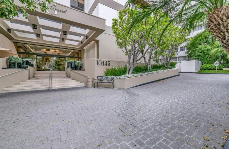 Building Photo - 10445 Wilshire Blvd