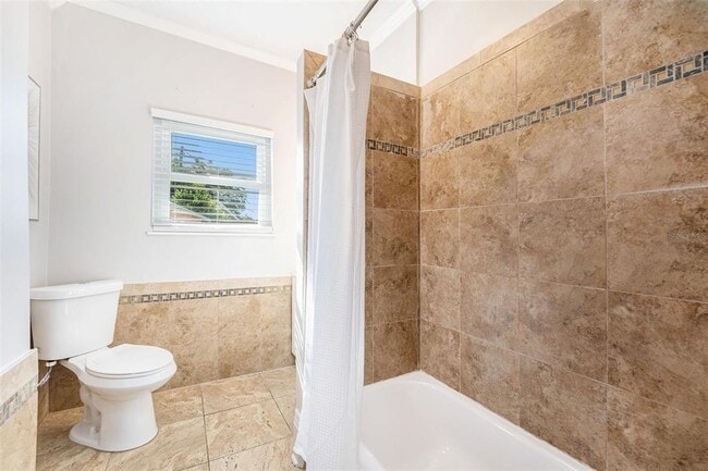 Building Photo - 2024 Oakdale Way