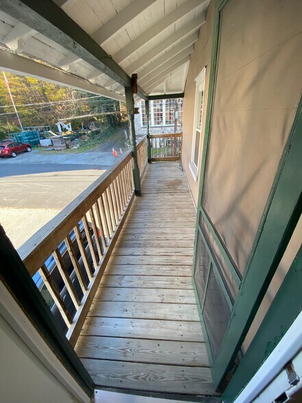 Building Photo - 2630 Mount Rd