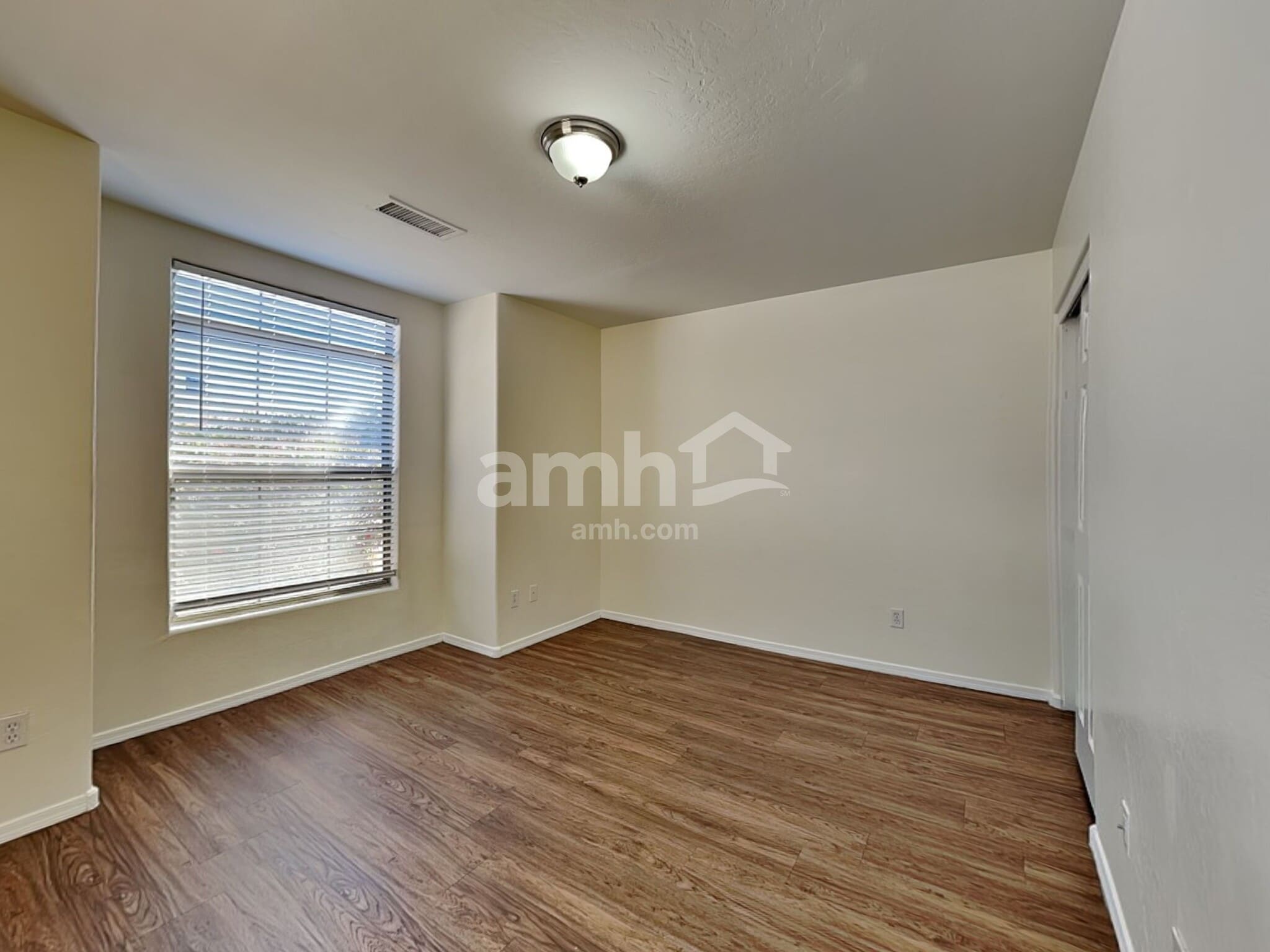 Building Photo - 1926 S 85th Ave