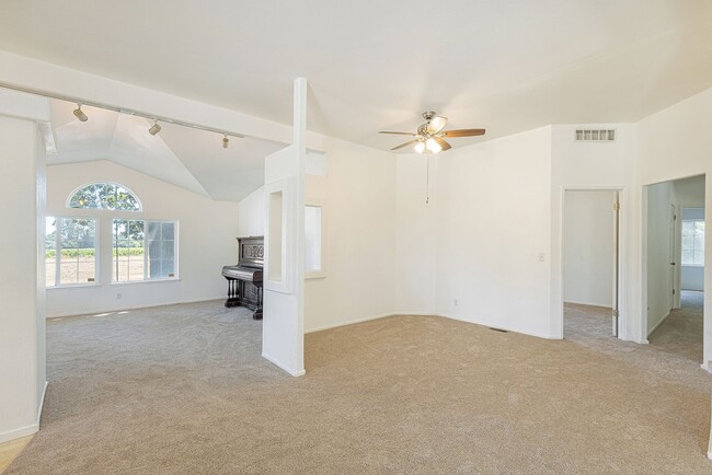 Building Photo - TENTATIVELY RENTED Rare Home, 3 Bedrooms, 2 Bathrooms, Rural Setting