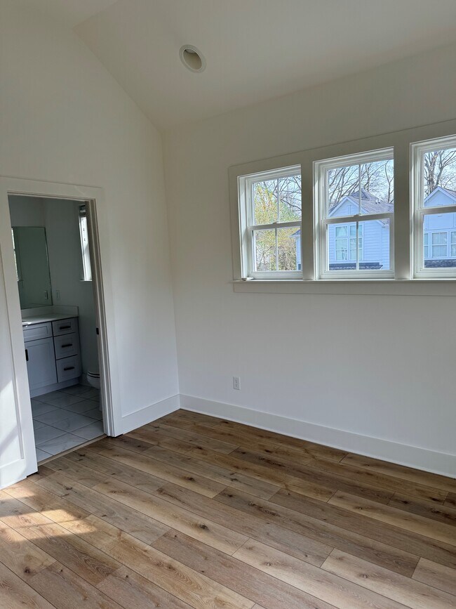 Building Photo - 509 Rosedale Ave