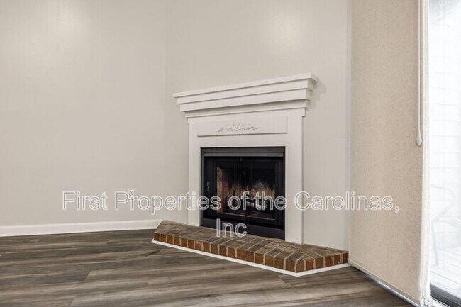 Building Photo - 4158 Charlotte Hwy