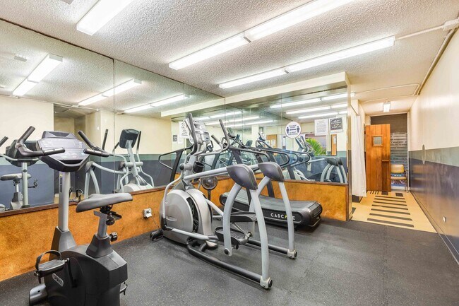 Building Photo - High 2 bedroom with sweeping views!