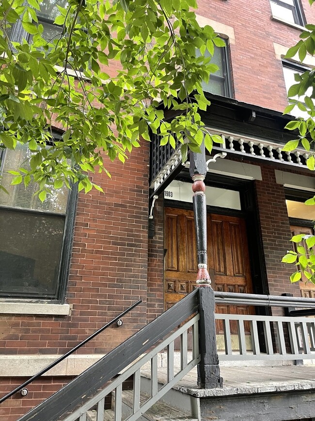 Building Photo - 1903 N Sheffield Ave