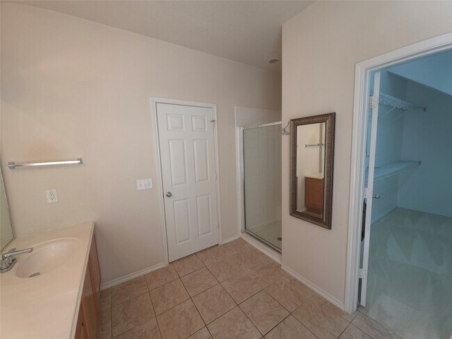 Building Photo - 3027 Providence Oak St