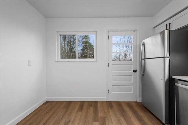 Building Photo - Renovated 4 Bed in Carrick