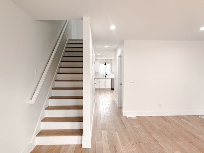 Building Photo - 303 R C Thompson Rd