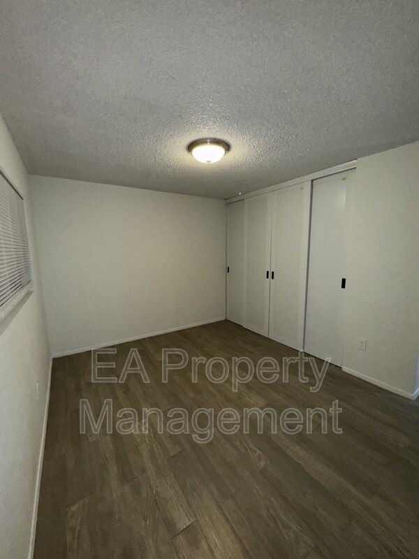 Building Photo - 1212 Chelwood Park Blvd NE