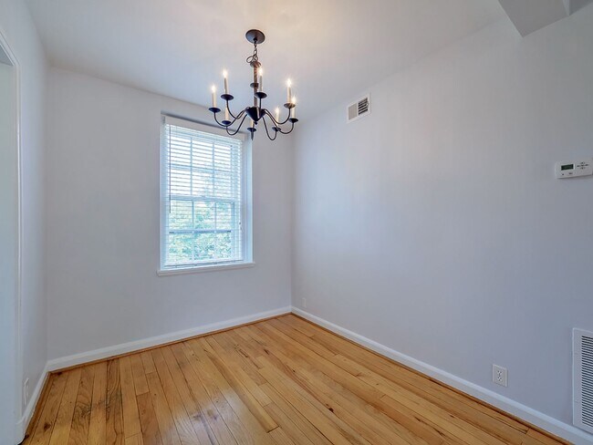 Building Photo - Sunny & Renovated 2BR 1BA in NW DC McLean Gardens Oasis!