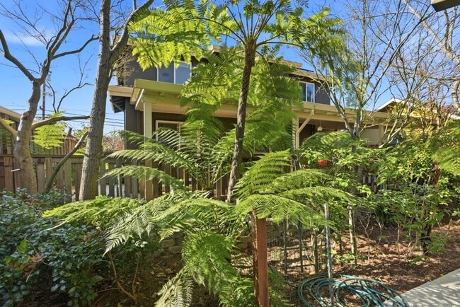 Building Photo - 659 Upton St