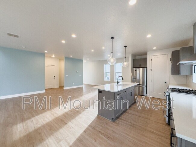 Building Photo - 331 S 680 W