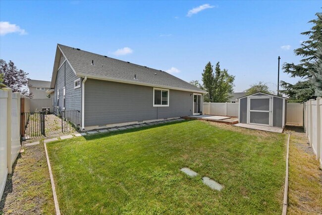 Building Photo - Charming 3-Bedroom Home with Fenced Yard in the Heart of Meridian