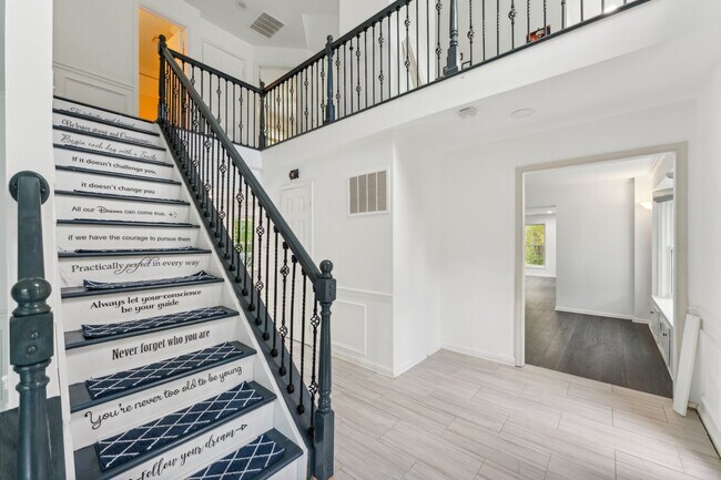 Building Photo - Charming 4 bedroom 3 bathroomSingle-Family Home for Rent! Discover your dream home with this stun...