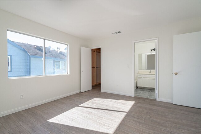 Building Photo - Costa Mesa Townhome with Loft | 2BR, 2.5BA...