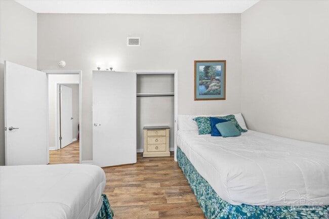 Building Photo - 3345 E Lloyd St