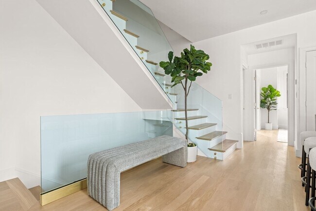 Building Photo - 100 Bennington St