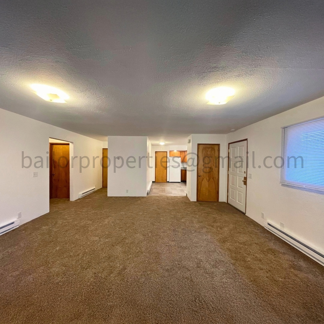 Building Photo - 703 Easy St