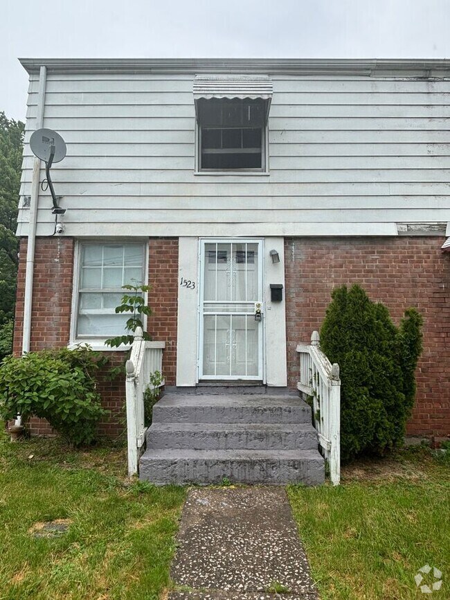 Building Photo - Gorgeous 2 beds 1 bath in Euclid!