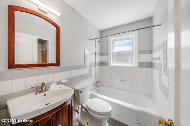 Building Photo - 3319 Vetter Ave