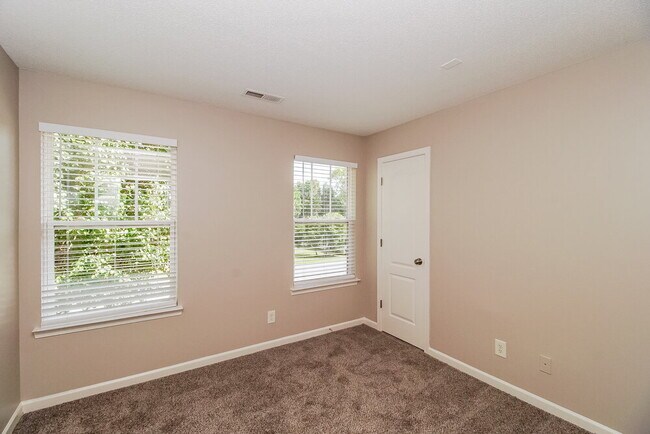 Building Photo - 139 Peterborough Dr