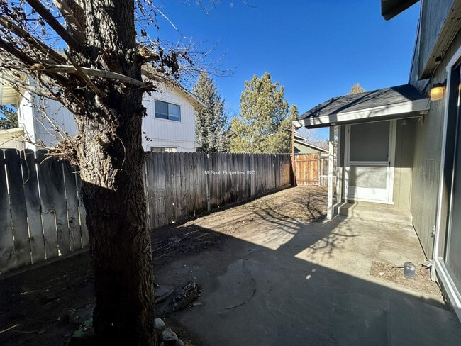 Building Photo - 1476 Hussman Ave