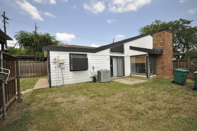Building Photo - 328-332 W Corporate Dr