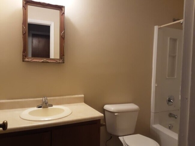 Building Photo - 6831 Buttermere Dr