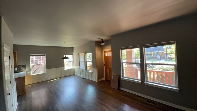 Building Photo - 2728 NE Black Oak Pl