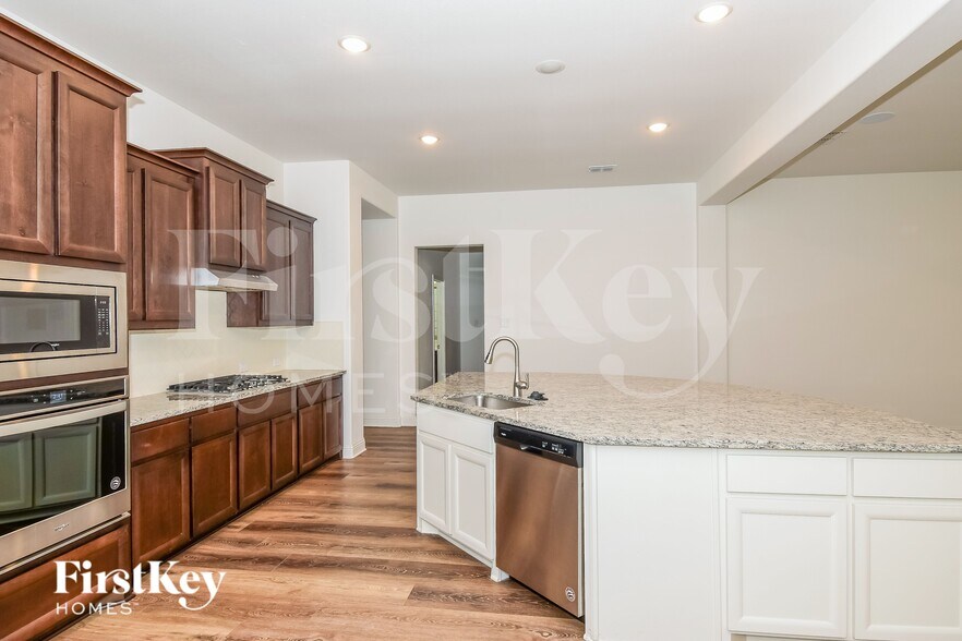 Building Photo - 2811 Winchester Ave