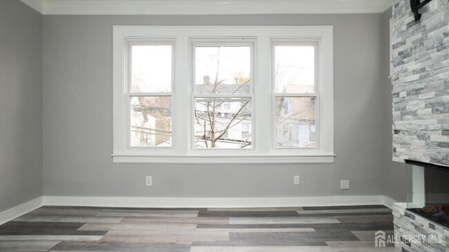 Building Photo - 65 Poe Ave