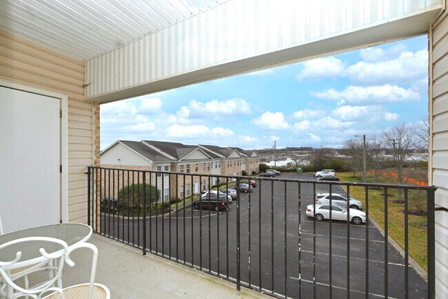 Building Photo - FULLY FURNISHED 2BR CONDO WITH MONTHLY LEASE TERMS