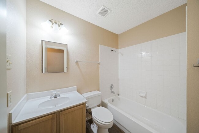 Building Photo - 3 Bedroom/2 Bath Regency Meadow Subdivision